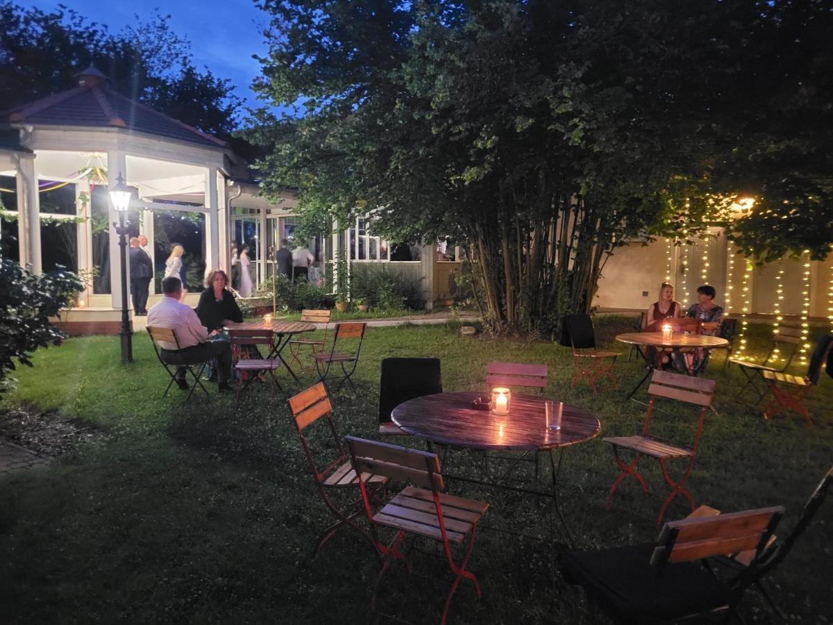 Mleczarnia Hotel Restauracja Хлудово Экстерьер фото
